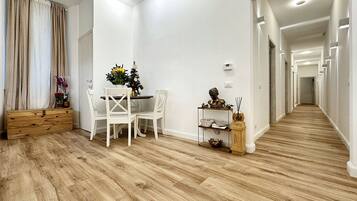 55-inch Smart TV with digital channels, TV, Netflix