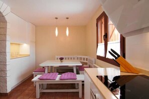 Dining - Ordesa Homes - Oak House (Belsierre)