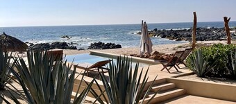 Beautiful 2BR/2BT Beachfront
