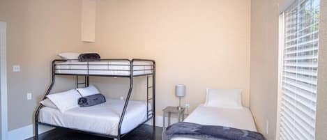 3 bedrooms, iron/ironing board, WiFi, bed sheets