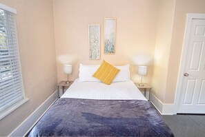 3 soverom, strykejern/-brett, wi-fi og sengetøy