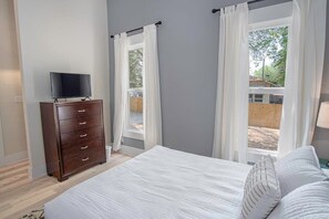 3 slaapkamers, een strijkplank/strijkijzer, wifi, beddengoed