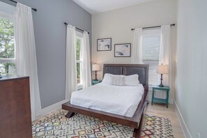 3 bedrooms, iron/ironing board, WiFi, bed sheets - Incredible New 3BR/2BA Near Downtown (San Antonio)