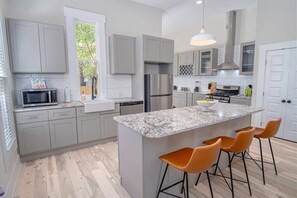 Fridge, microwave, oven, stovetop - Incredible New 3BR/2BA Near Downtown (San Antonio)