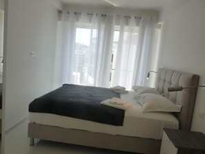 2 habitaciones, tabla de planchar con plancha, internet y ropa de cama 