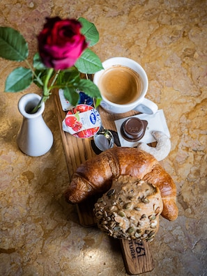 Daily full breakfast for a fee - Hotel Rhyhof (Frauenfeld)