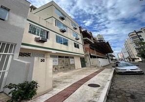 Front of property - Pousada Louise (Balneário Camboriú)