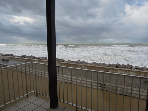 Apartment 60M² on the sea