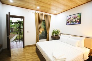 Free minibar items, desk, soundproofing, free WiFi - Trang An Resort (Hoa Lu)