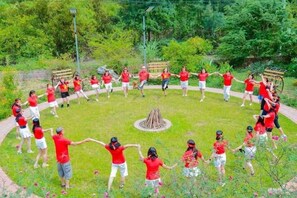 Zona de juegos infantil al aire libre