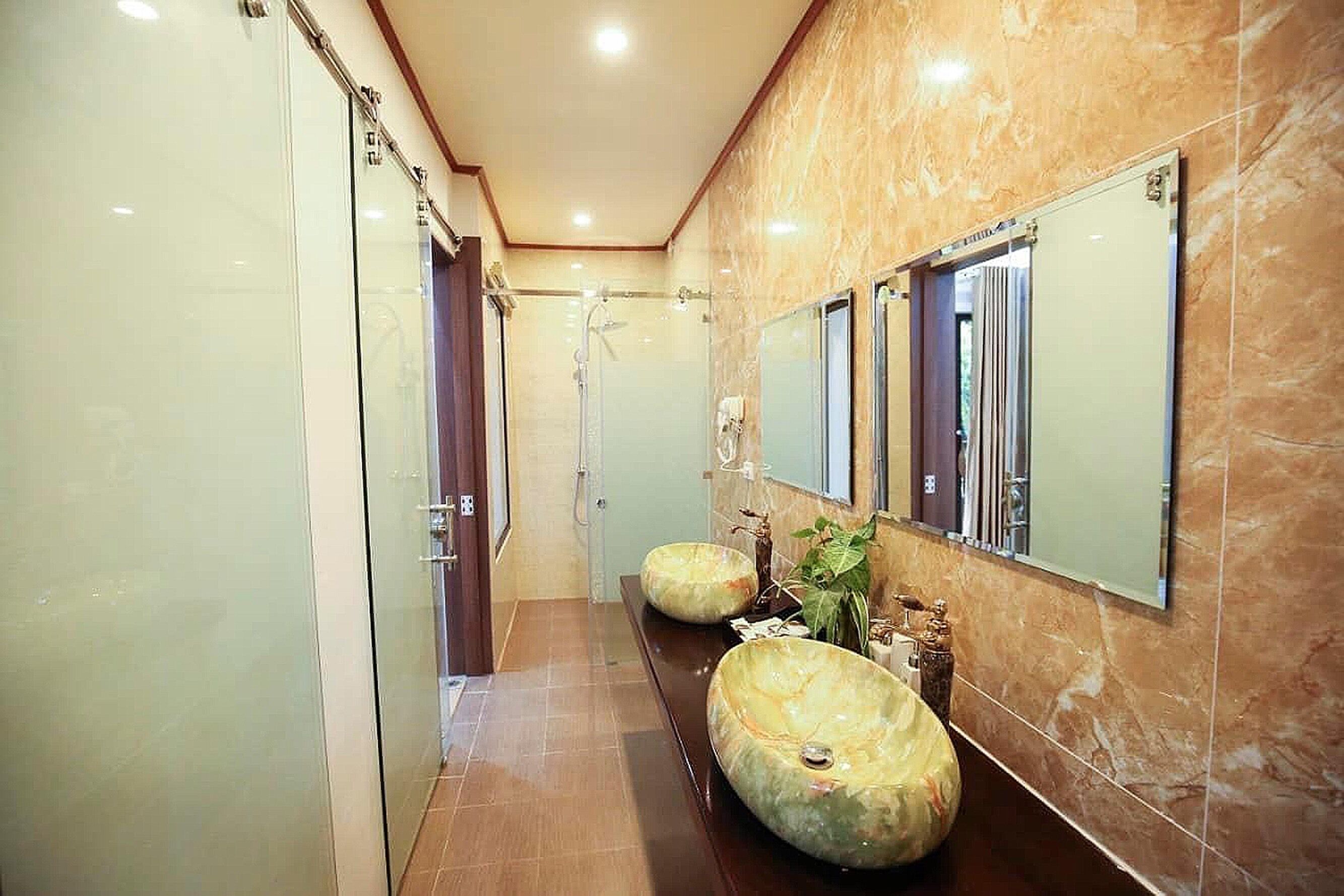 Hair dryer, slippers, towels