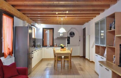 Single house with parking space and garden