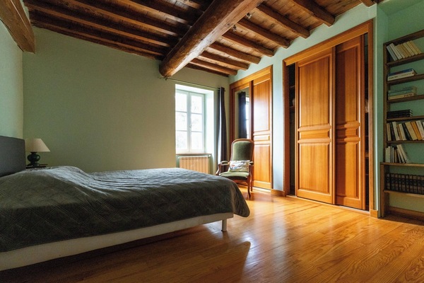 6 slaapkamers, een strijkplank/strijkijzer, gratis wifi