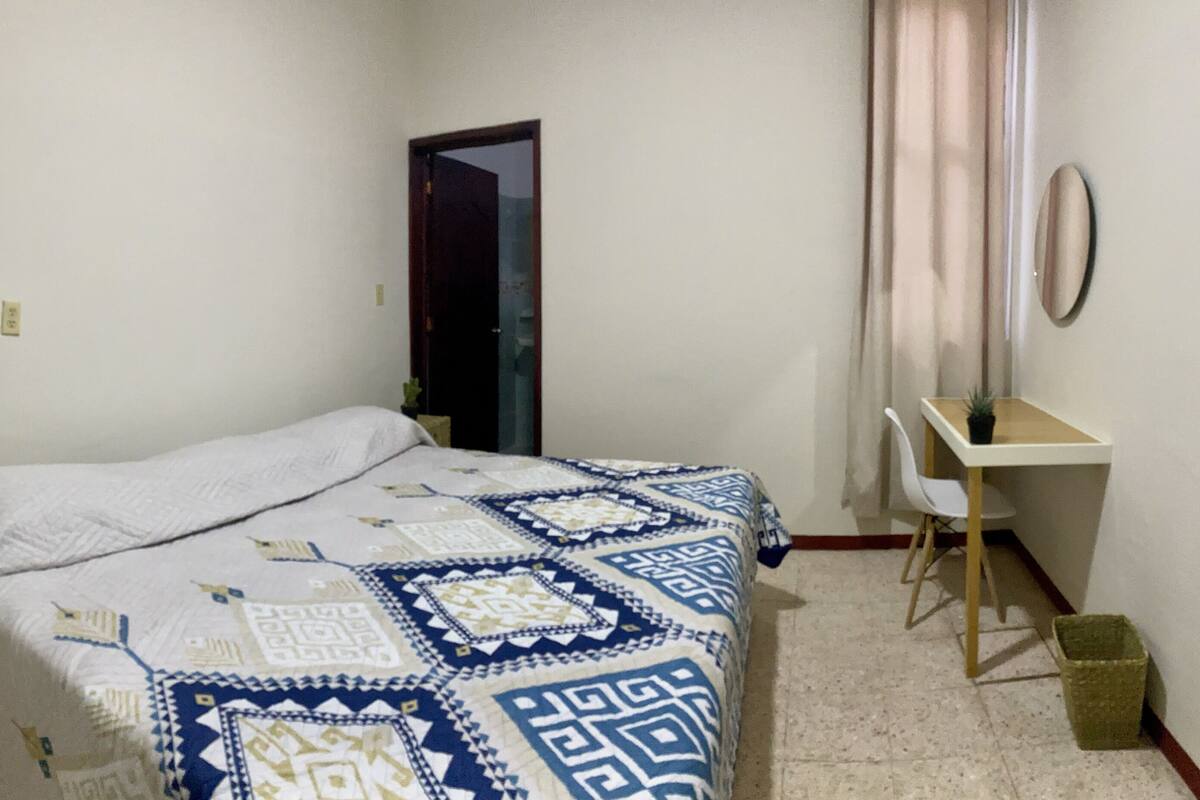 Habitación doble | Escritorio, espacio para trabajar con laptop y wifi gratis