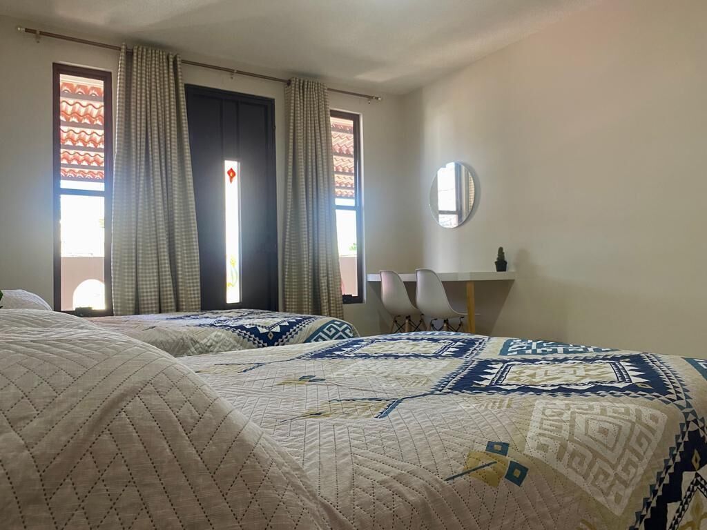 Habitación doble | Escritorio, espacio para trabajar con laptop y wifi gratis 