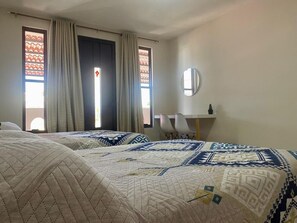 双人房 | 办公桌、笔记本电脑工作区、免费 WiFi、床单