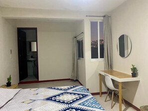 Room | Desk, laptop workspace, free WiFi, bed sheets - Casa Cempoal (Oaxaca)