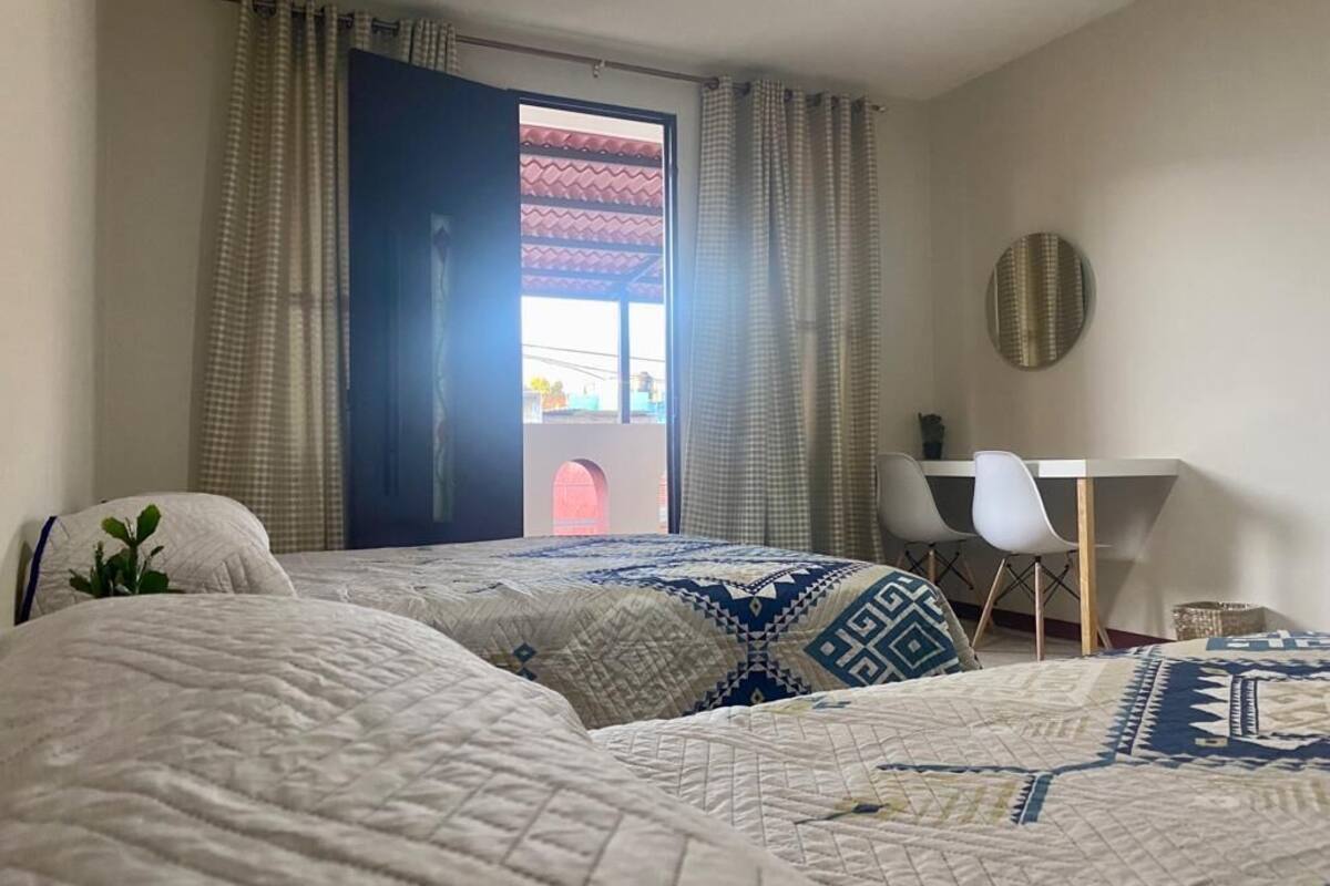 Habitación doble | Escritorio, espacio para trabajar con laptop y wifi gratis