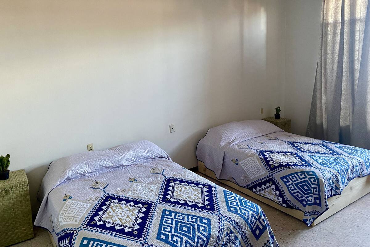 Habitación doble | Escritorio, espacio para trabajar con laptop y wifi gratis