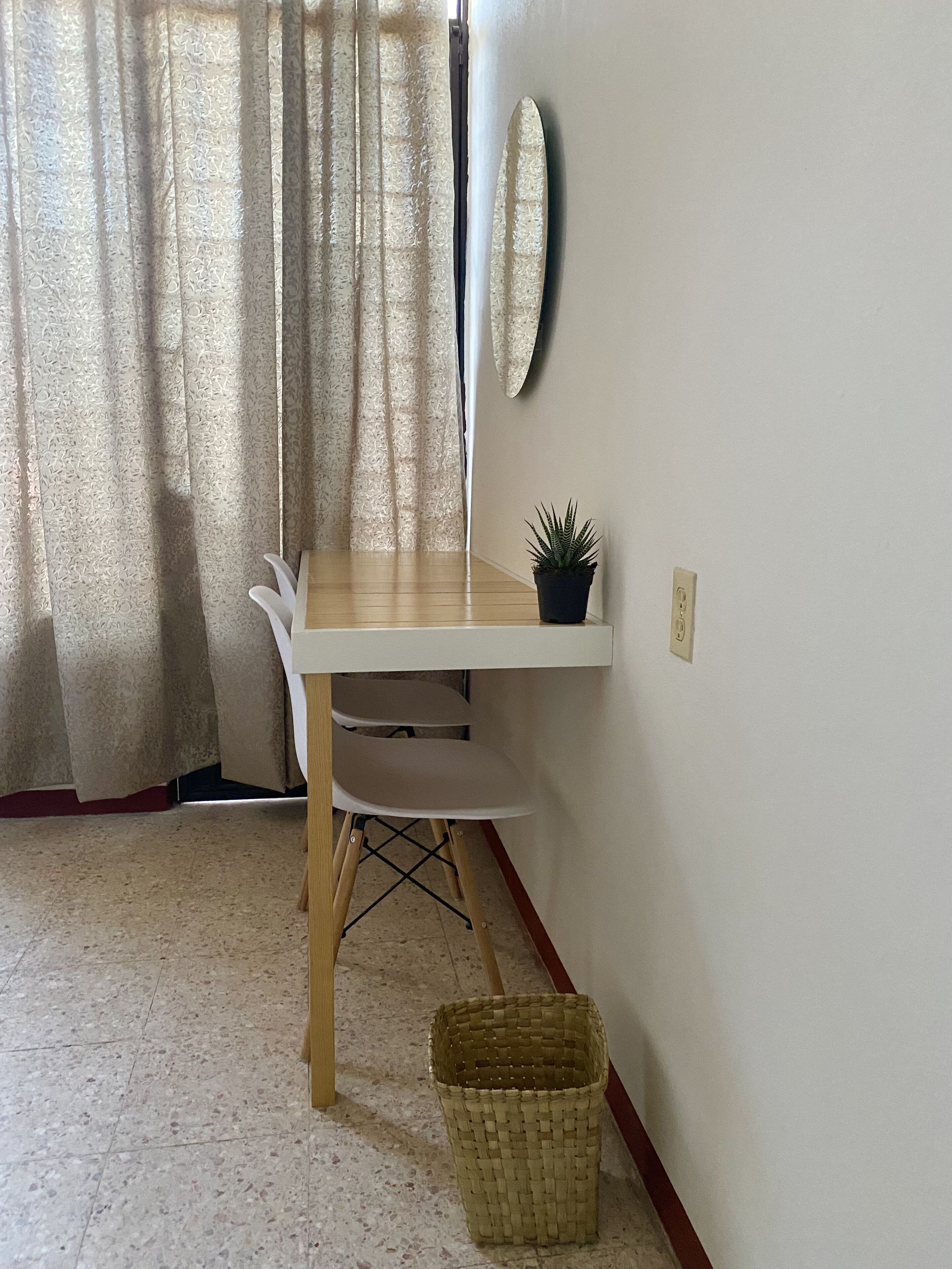 Habitación doble | Escritorio, espacio para trabajar con laptop y wifi gratis 