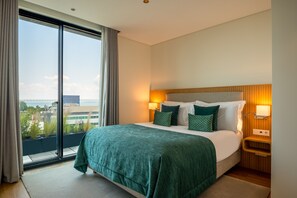 Superior Apartment, 3 Bedrooms | Premium bedding, soundproofing, free WiFi, bed sheets