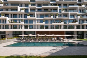 2 indoor pools, 2 outdoor pools