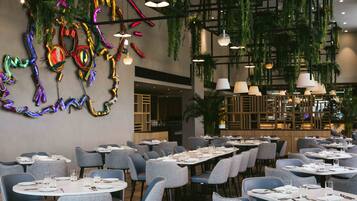 Daily continental breakfast (EUR 20 per person)