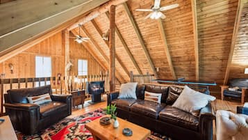 Smart TV, DVD player, table tennis, stereo