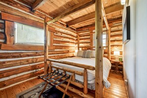 4 chambres, bureau, fer et planche à repasser, lit parapluie