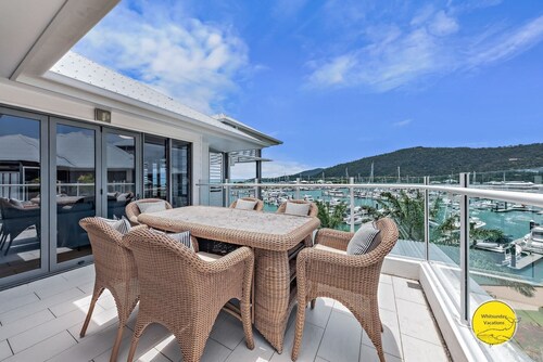 Spacious 2 bedroom Whitsunday Waterfront Penthouse