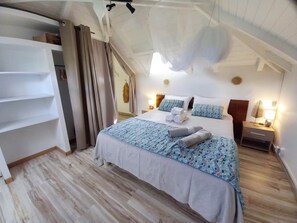 3 bedrooms, in-room safe, iron/ironing board, free WiFi