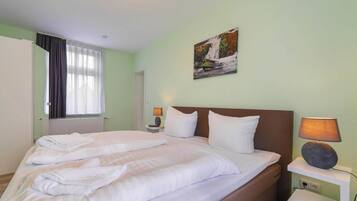 1 bedroom, travel cot, free WiFi