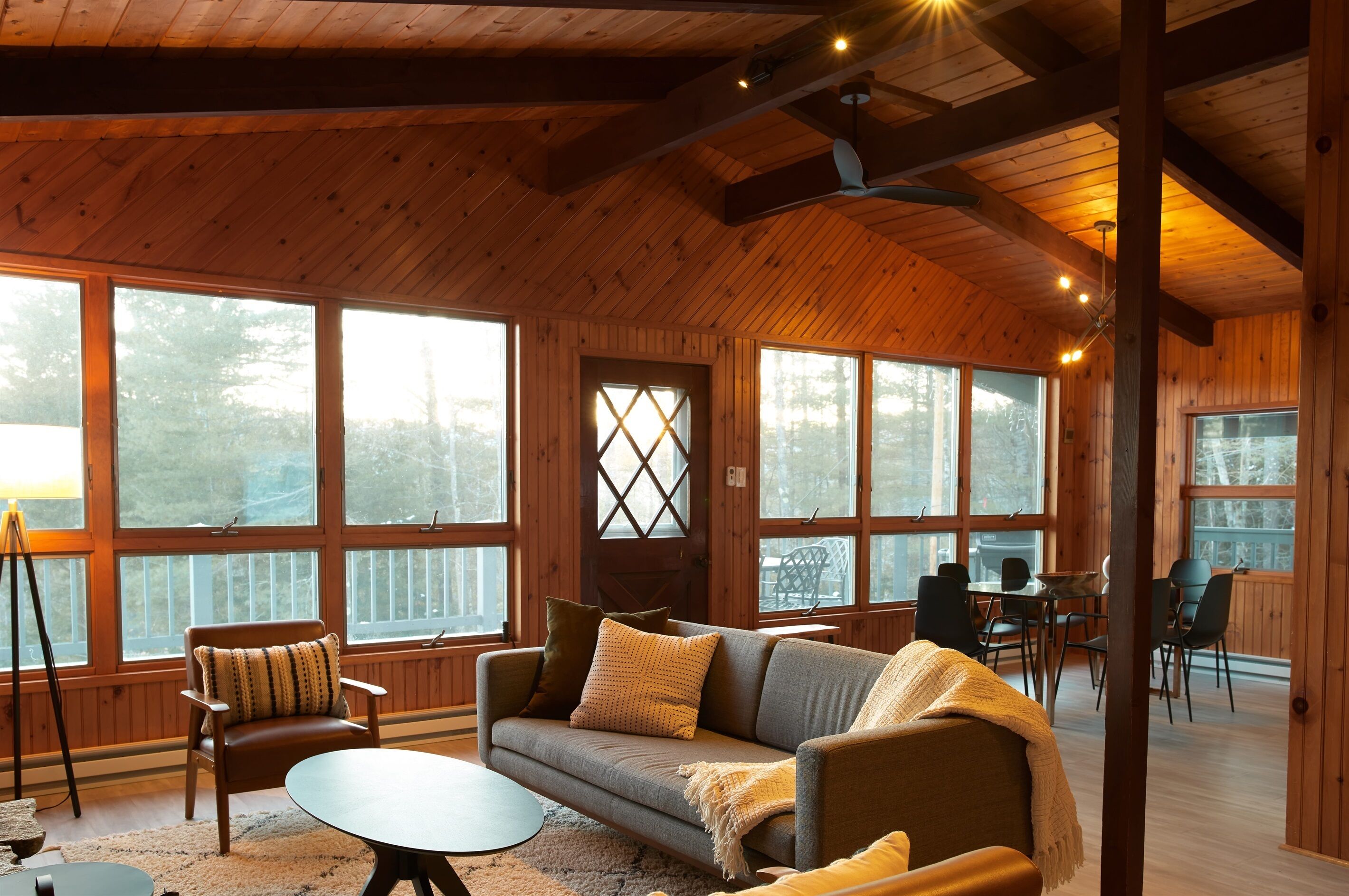 Smart TV, fireplace, books, computer monitors