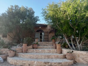 Unclassified image, 4 of 29, button