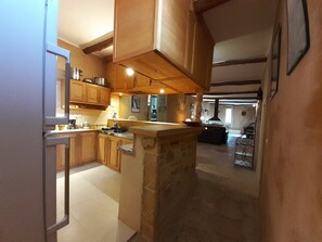 Fridge, microwave, oven, coffee/tea maker