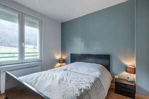 4 Schlafzimmer, Bügeleisen/Bügelbrett, kostenloses WLAN