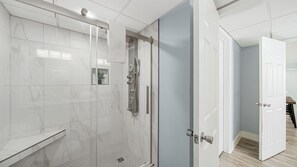 Badkar/dusch och handdukar