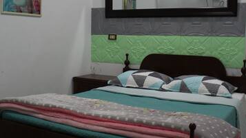 Standardzimmer, 1 Doppelbett | Kostenloses WLAN, BettwÀsche