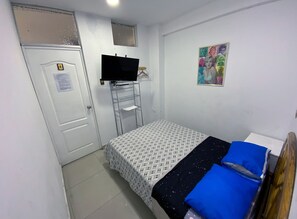 Quarto standard, 1 cama de casal | Wi-Fi de cortesia, roupa de cama
