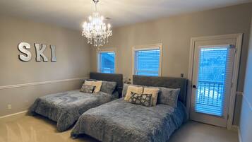 3 bedrooms, desk, iron/ironing board, free WiFi
