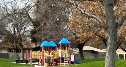 Sunset Home Pet Friendly Fenced Yard/Foothills