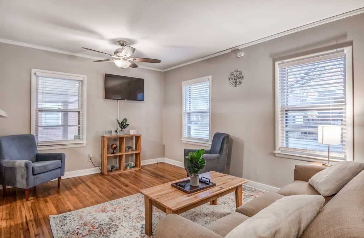 Near Parks, Zoo, & Downtown! Colonial Acres Abode