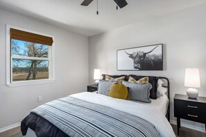 2 habitaciones, tabla de planchar con plancha, wifi y ropa de cama 