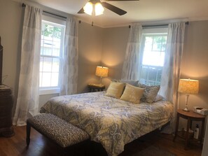 2 bedrooms, WiFi, bed sheets - Savannah Cozy Cottage (Savannah)