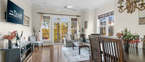 Televisión de pantalla plana, oficina