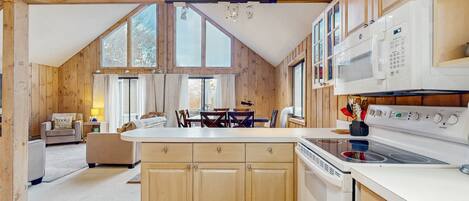 Jääkaappi, mikroaaltouuni, uuni, liesi