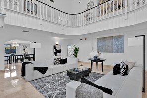 Smart-tv och eldstad