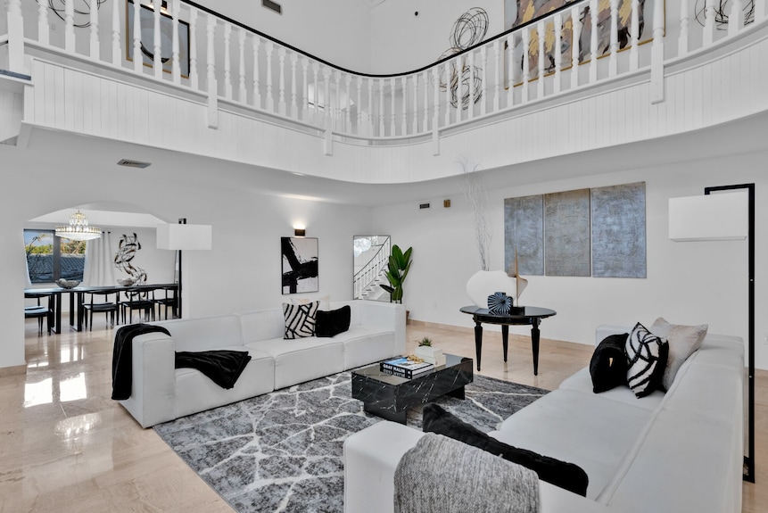Villa Maya: 12 Br, 14k Sq. Ft. Estate With Pool, Pickle Ball, Bball, Disco Club! - Coral Gables