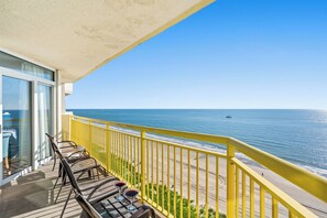 Property grounds - Baywatch Resort 1409 2 BR Condo in North Myrtle (North Myrtle Beach)