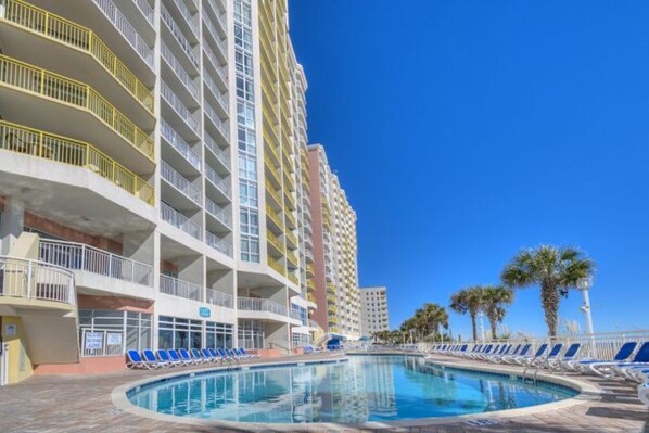Outdoor pool, a heated pool
